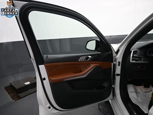 Mineral White Metallic 2022 BMW X7 xDrive40i