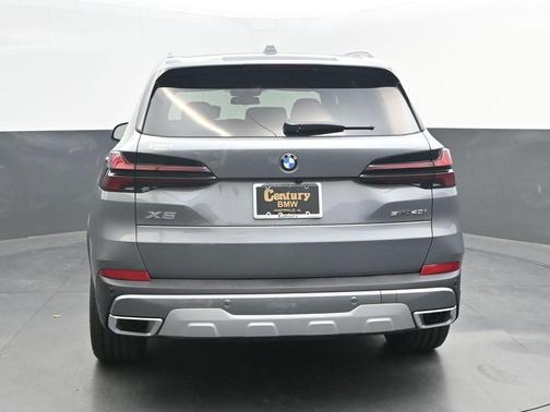 Gray Metallic 2026 BMW X5 sDrive40i