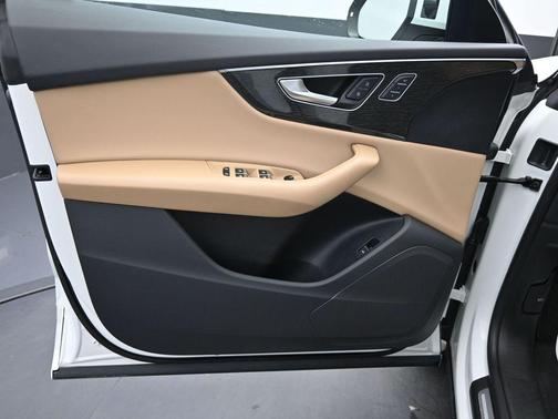 Carrara White 2020 Audi Q8 55 Premium