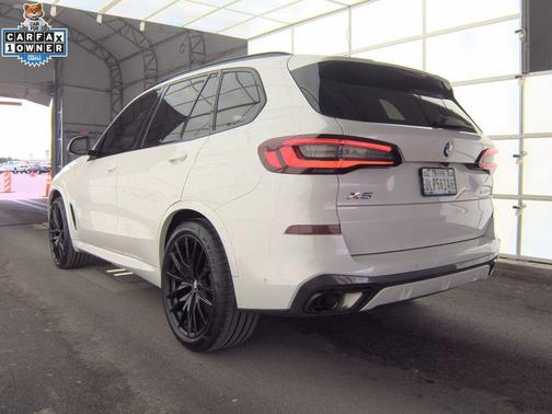 Mineral White Metallic 2023 BMW X5 sDrive40i
