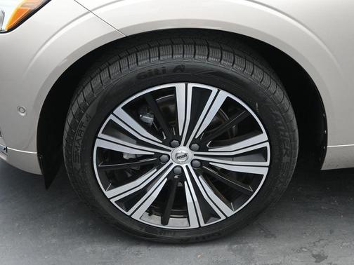 2023 Volvo XC60 B5 Plus Bright Theme