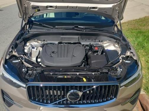2023 Volvo XC60 B5 Plus Bright Theme
