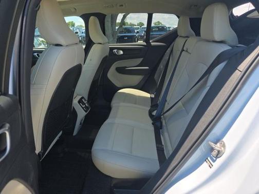 Cloud 9 White 2026 Volvo XC40 B5 Plus