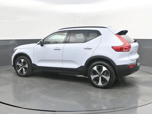 Cloud 9 White 2026 Volvo XC40 B5 Plus