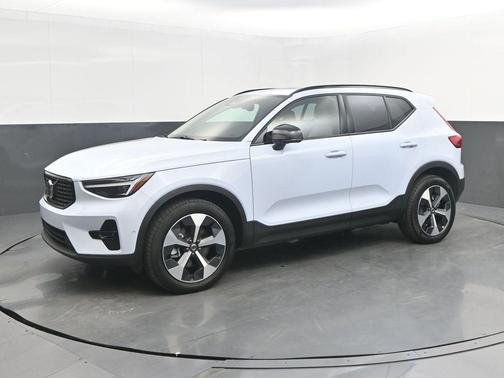 Cloud 9 White 2026 Volvo XC40 B5 Plus