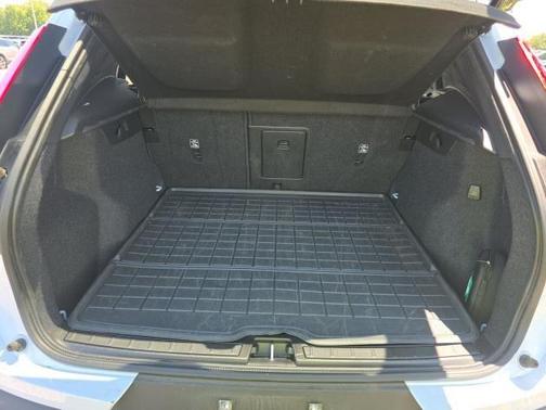 Cloud 9 White 2026 Volvo XC40 B5 Plus