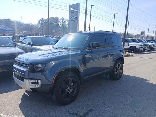 2023 Land Rover Defender SE