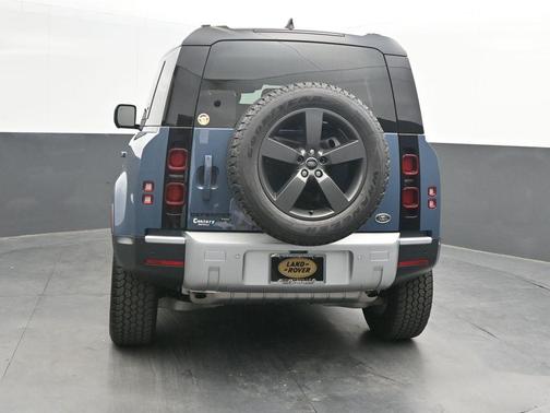 2023 Land Rover Defender SE