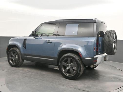 2023 Land Rover Defender SE