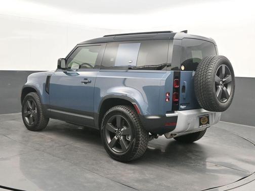 2023 Land Rover Defender SE