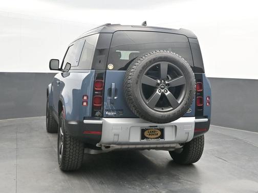 2023 Land Rover Defender SE