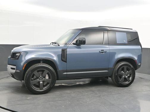 2023 Land Rover Defender SE