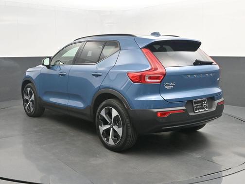 Fjord Blue Metallic 2023 Volvo XC40 B5 Plus Dark Theme