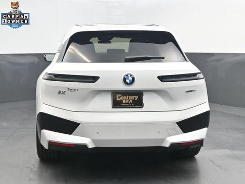 Mineral White Metallic 2024 BMW iX xDrive50