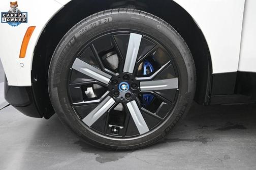 Mineral White Metallic 2024 BMW iX xDrive50