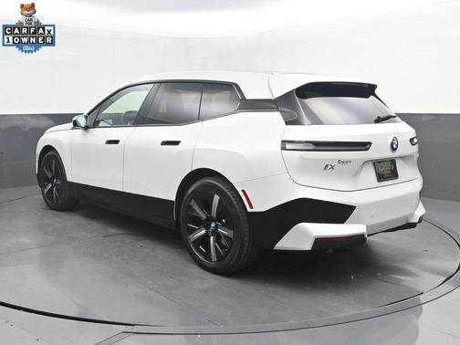 Mineral White Metallic 2024 BMW iX xDrive50