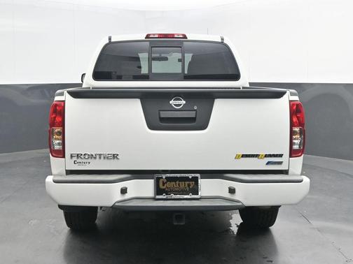 Glacier White 2019 Nissan Frontier Desert Runner