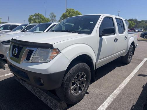 Glacier White 2019 Nissan Frontier Desert Runner