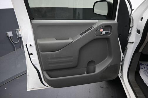 Glacier White 2019 Nissan Frontier Desert Runner