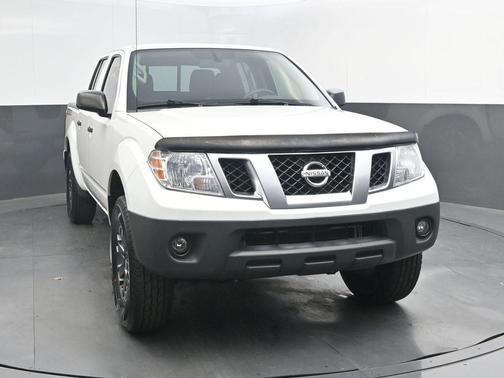 Glacier White 2019 Nissan Frontier Desert Runner