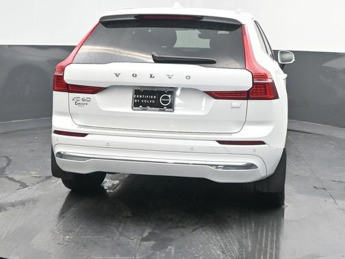 2023 Volvo XC60 Recharge Plug-In Hybrid T8 Ultimate Bright Theme