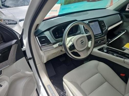 2024 Volvo XC90 B5 Plus Bright Theme