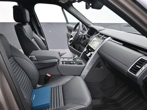 2025 Land Rover Discovery P300 S
