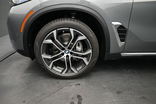 Gray Metallic 2026 BMW X5 xDrive40i