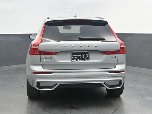 Metallic 2024 Volvo XC60 B5 Plus Dark Theme
