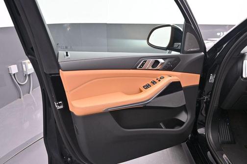 Black Sapphire Metallic 2026 BMW X5 sDrive40i