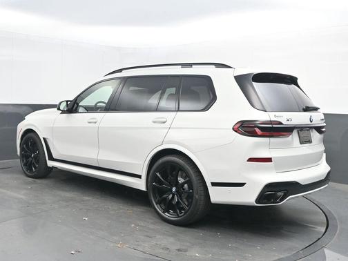 2026 BMW X7 M60i