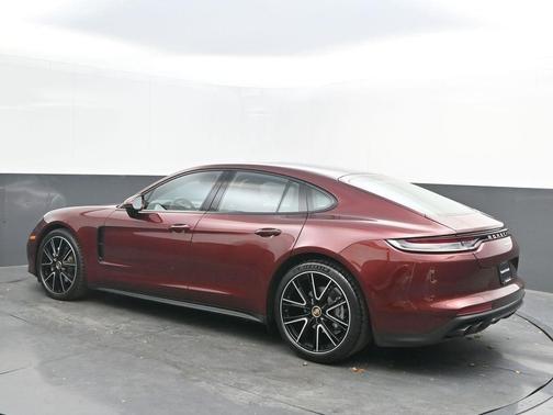 2022 Porsche Panamera 4