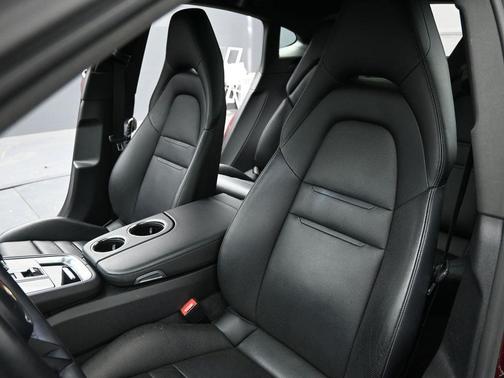2022 Porsche Panamera 4