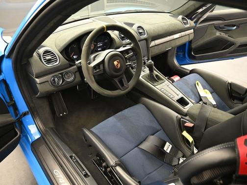 2023 Porsche 718 Cayman GT4 RS