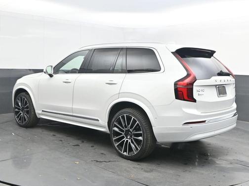 Crystal White Pearl 2026 Volvo XC90 B6 Plus 7-Seater