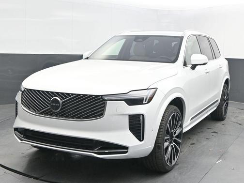 Crystal White Pearl 2026 Volvo XC90 B6 Plus 7-Seater
