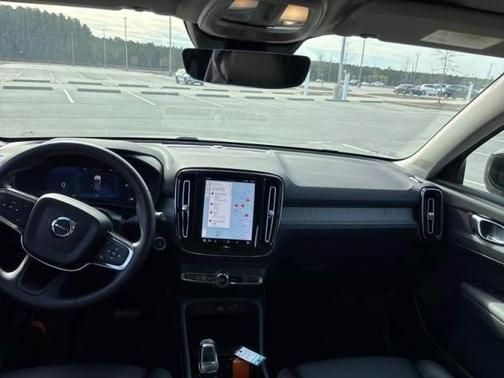 2025 Volvo XC40 B5 Plus Dark Theme