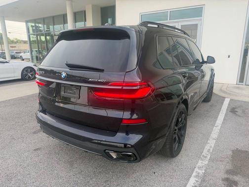 Carbon Black Metallic 2024 BMW X7 xDrive40i