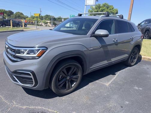Pure Gray 2022 Volkswagen Atlas Cross Sport 3.6L V6 SEL R-Line