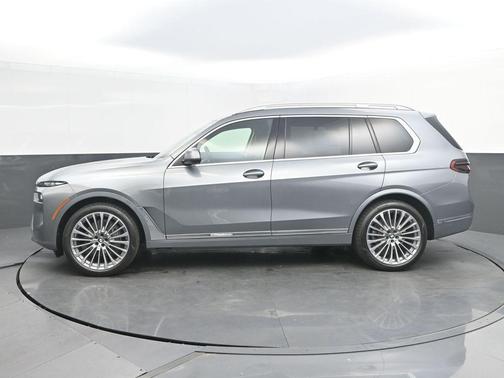 Gray Metallic 2026 BMW X7 xDrive40i