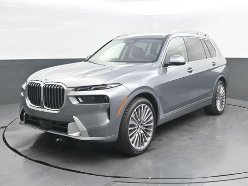 Gray Metallic 2026 BMW X7 xDrive40i