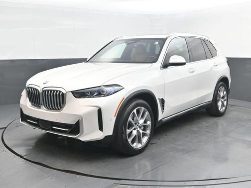 Mineral White Metallic 2024 BMW X5 xDrive40i