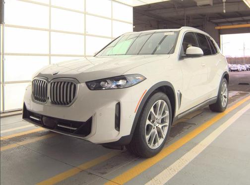 Mineral White Metallic 2024 BMW X5 xDrive40i