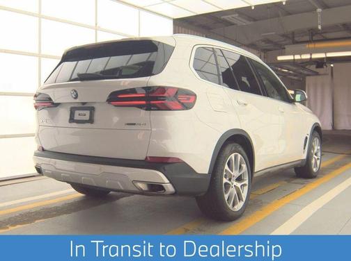 Mineral White Metallic 2024 BMW X5 xDrive40i