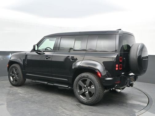 2025 Land Rover Defender P500 X-Dynamic SE