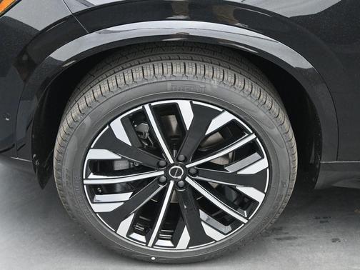 Onyx Black Metallic 2026 Volvo XC90 B5 Plus 7-Seater