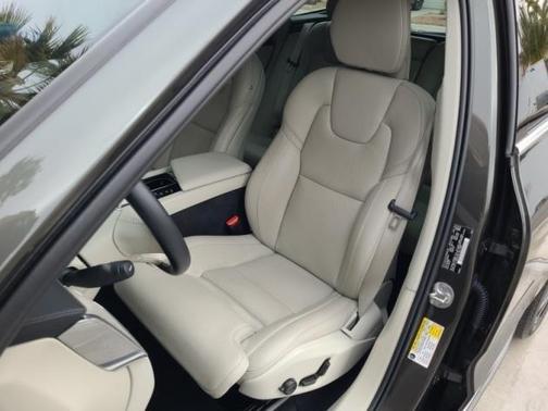 2022 Volvo XC60 B5 Inscription