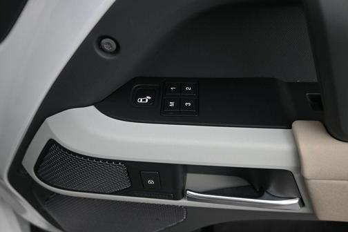 Fuji White 2022 Land Rover Defender 110 SE