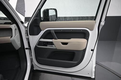 Fuji White 2022 Land Rover Defender 110 SE