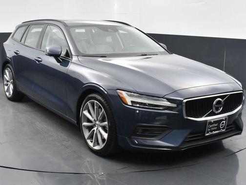 Photo 1 of 32 of 2020 Volvo V60 T5 Momentum